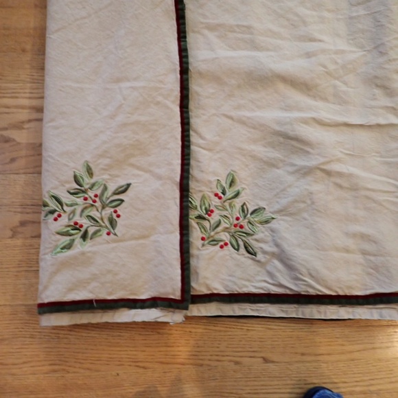 Christmas Holly Embroidered Linen Tablecloth Decorations Cottage Granny Core - Picture 2 of 13